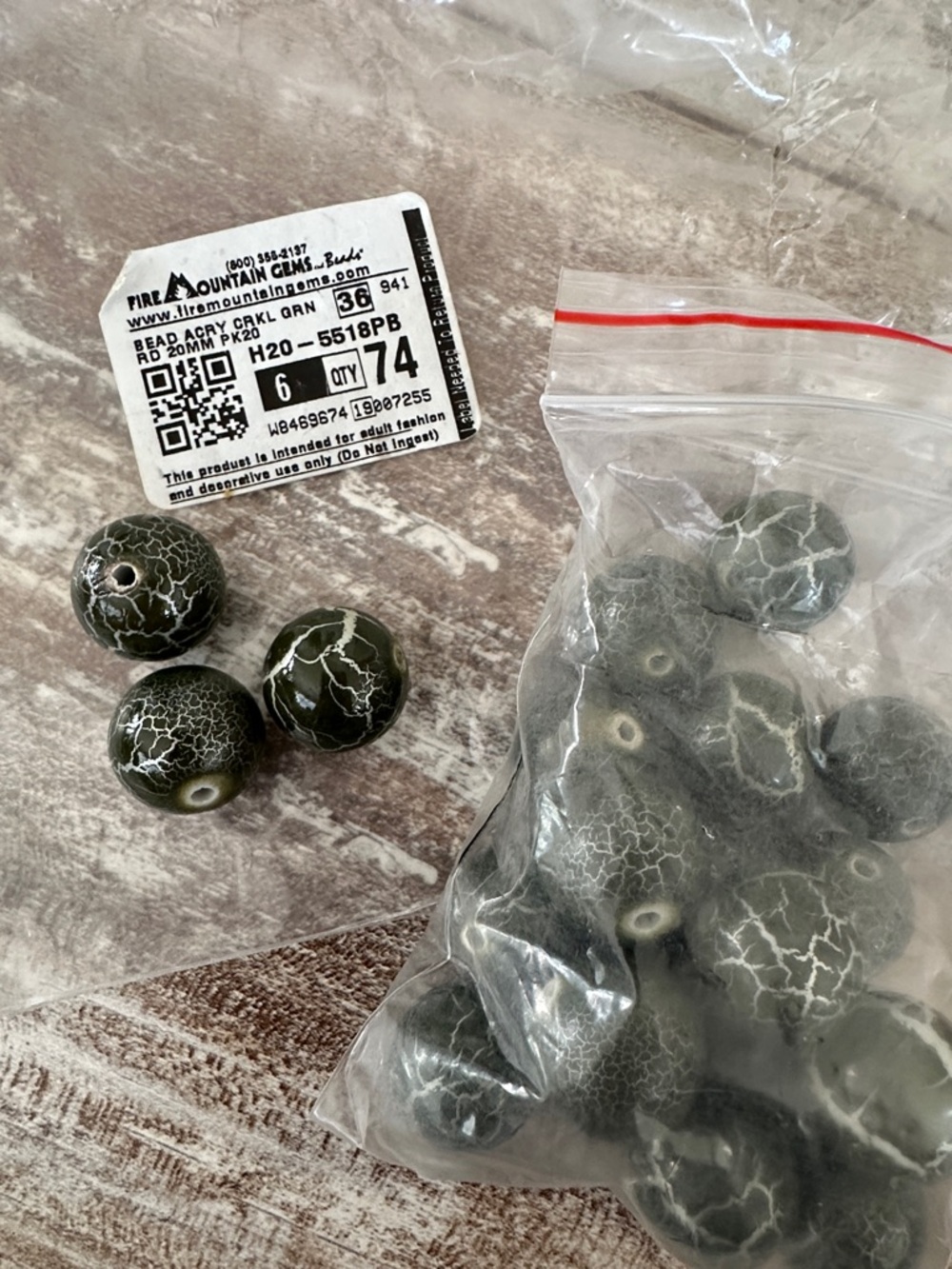 New Fire Mountain Gems Lot of 20 ACRY CRKL GRN RD 20mm Beads